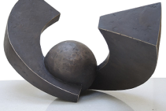 A82-PVaughan-4.-Komposition-2022-Masse-36x15x175-cm-beschn.-verkl